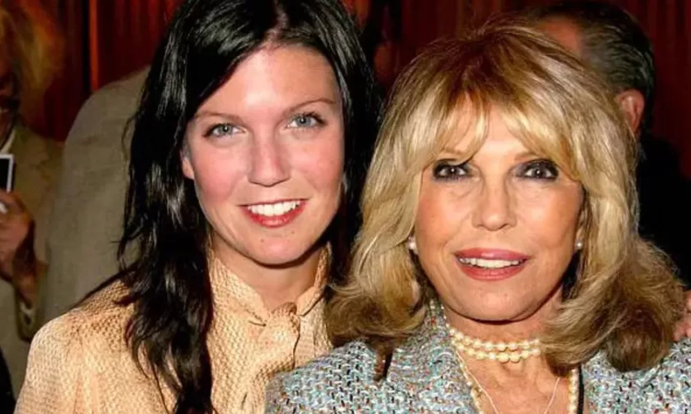 Amanda Kate Lambert Biography: Mystery About American Singer, Nancy Sinatra's Daughter... Age, Relationship And Career